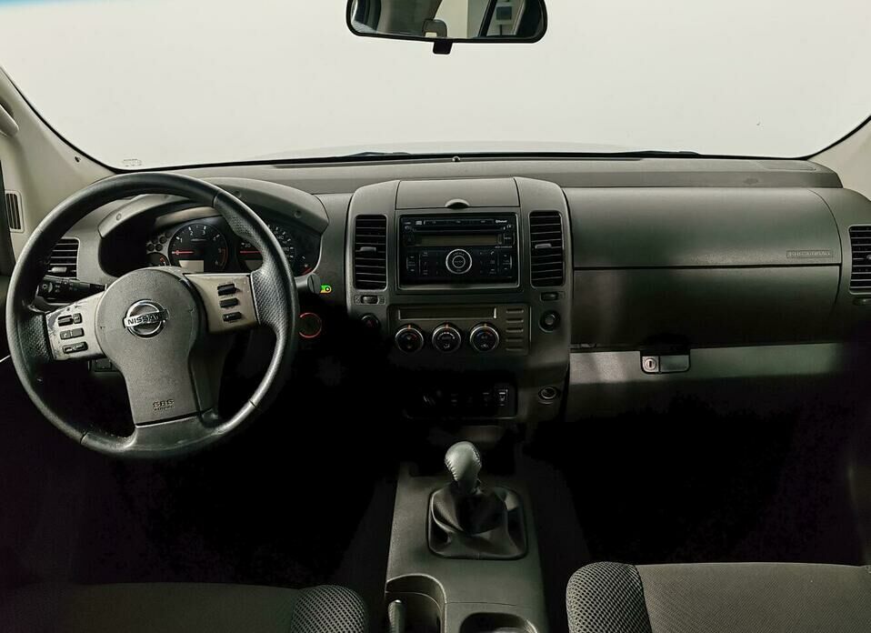 Nissan Navara (Frontier) 2.5d MT (174 л.с.) 4WD