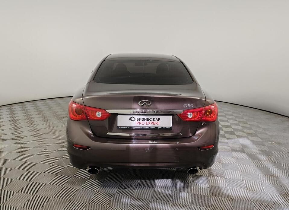 Infiniti Q50 2.0 AT (211 л.с.)