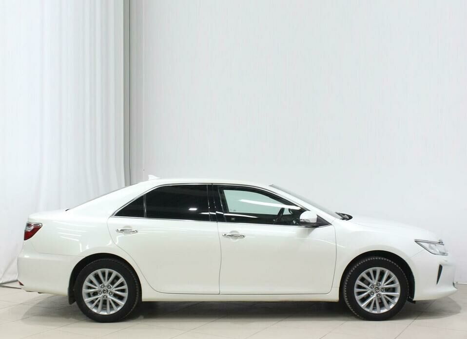 Toyota Camry 2.5 AT (181 л.с.)