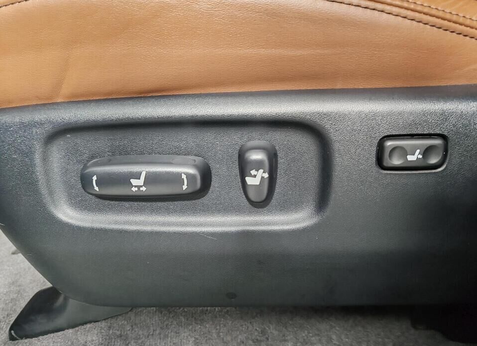 Toyota Land Cruiser, 200 Series Рестайлинг 1 4.5d AT (235 л.с.) 4WD