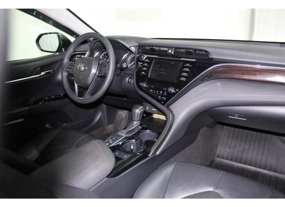 Toyota Camry, VIII (XV70) 2.5 AT (181 л.с.)