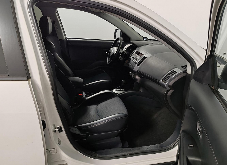 Citroen C-Crosser 2.0 CVT (147 л.с.) 4WD