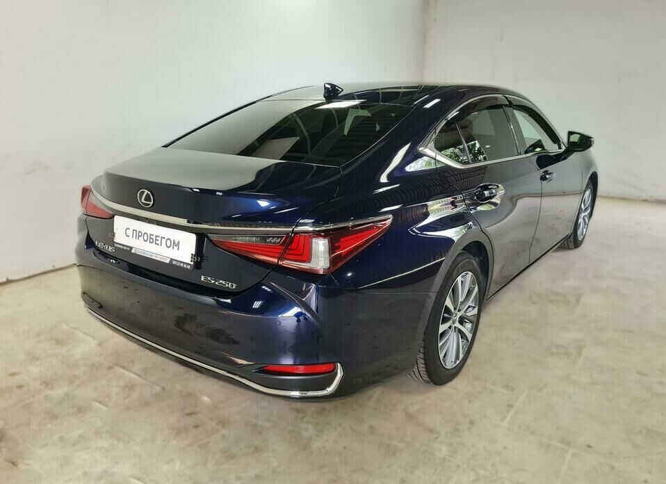 Lexus ES 250 2.5 AT (200 л.с.)