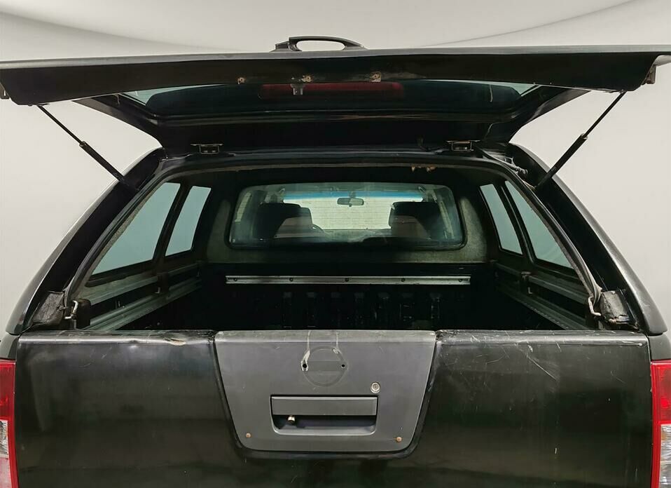 Nissan Navara (Frontier) 2.5d MT (174 л.с.) 4WD