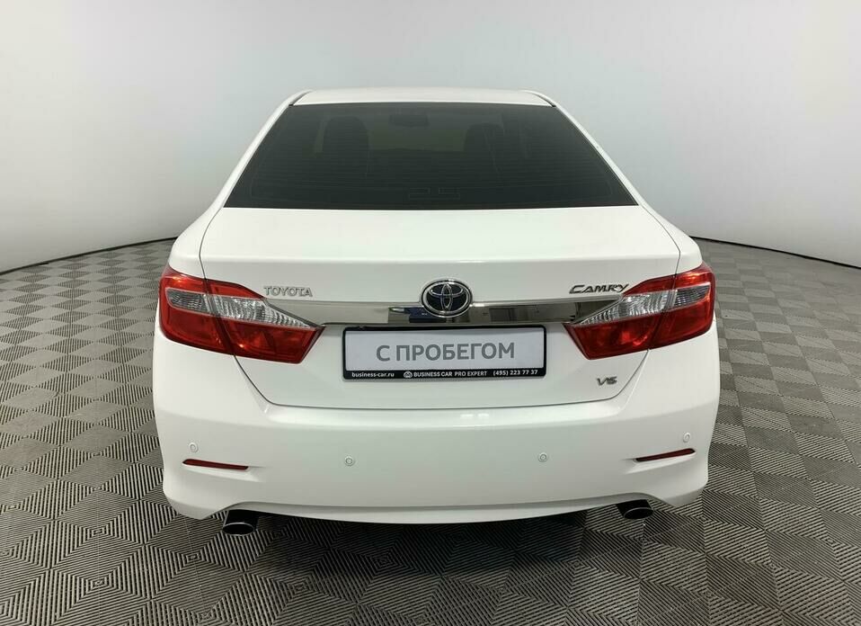 Toyota Camry 2.5 AT (181 л.с.)