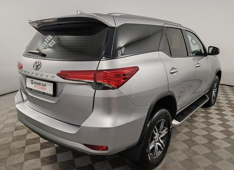 Toyota Fortuner, II Рестайлинг 2.8d AT (200 л.с.) 4WD