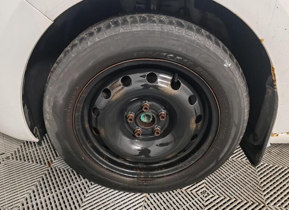 Skoda Rapid, I 1.6 MT (105 л.с.)