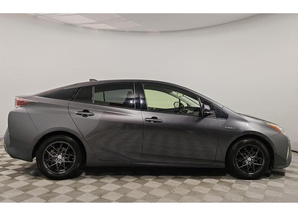 Toyota Prius 1.8hyb AT (98 л.с.)