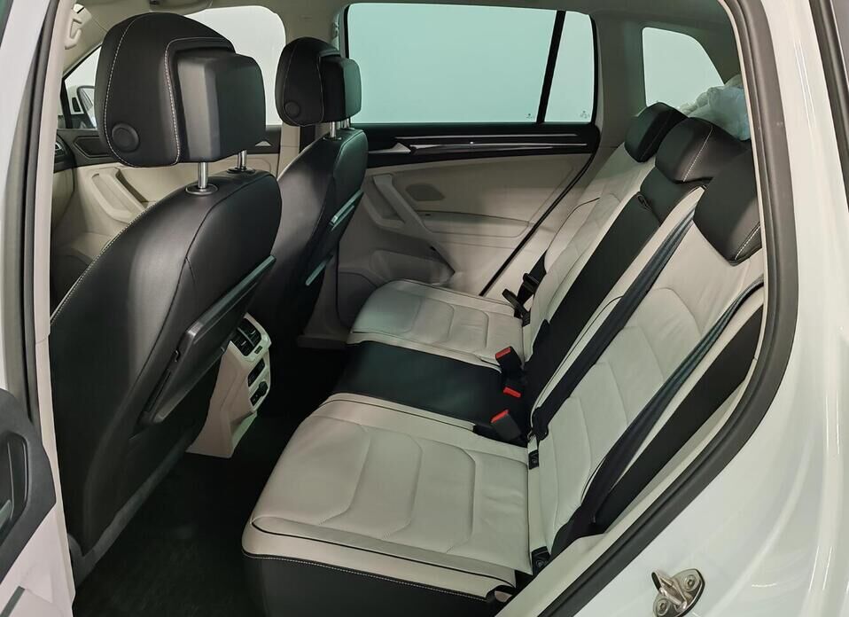Volkswagen Tiguan, II 2.0 AMT (180 л.с.) 4WD