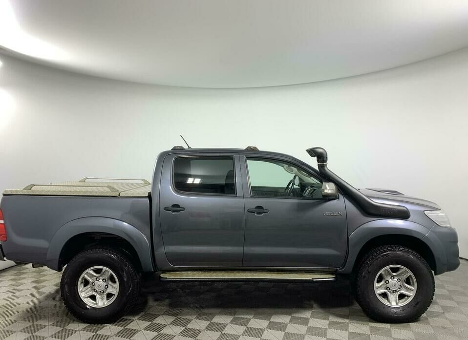 Toyota Hilux 2.5d MT (144 л.с.) 4WD