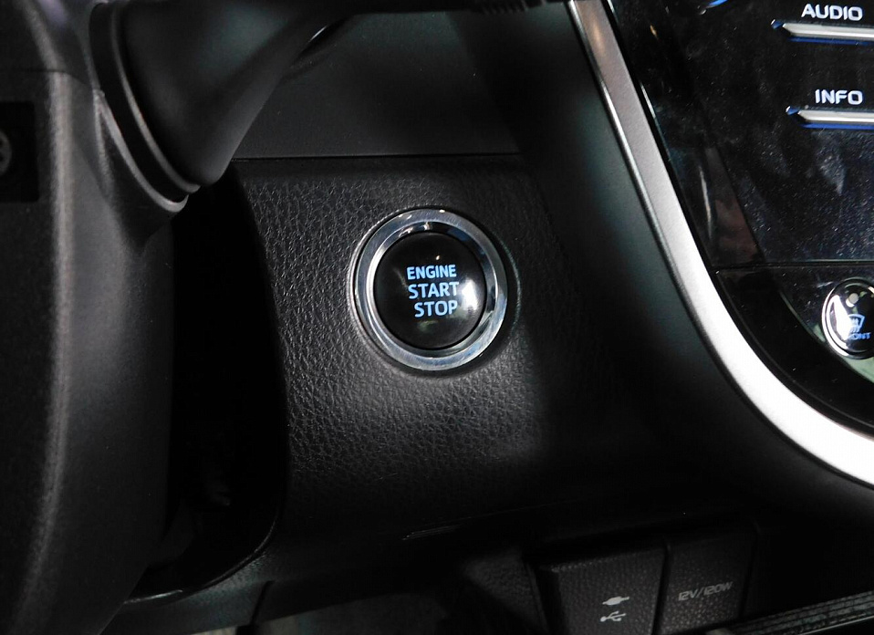 Toyota Camry, VIII (XV70) 2.5 AT (181 л.с.)