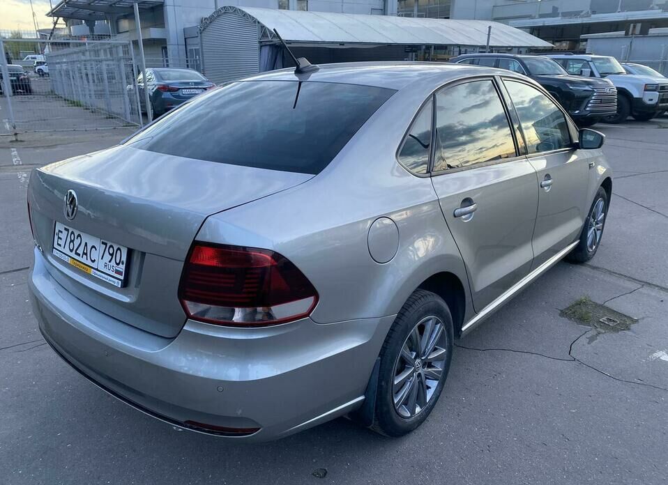 Volkswagen Polo 1.6 AT (110 л.с.)