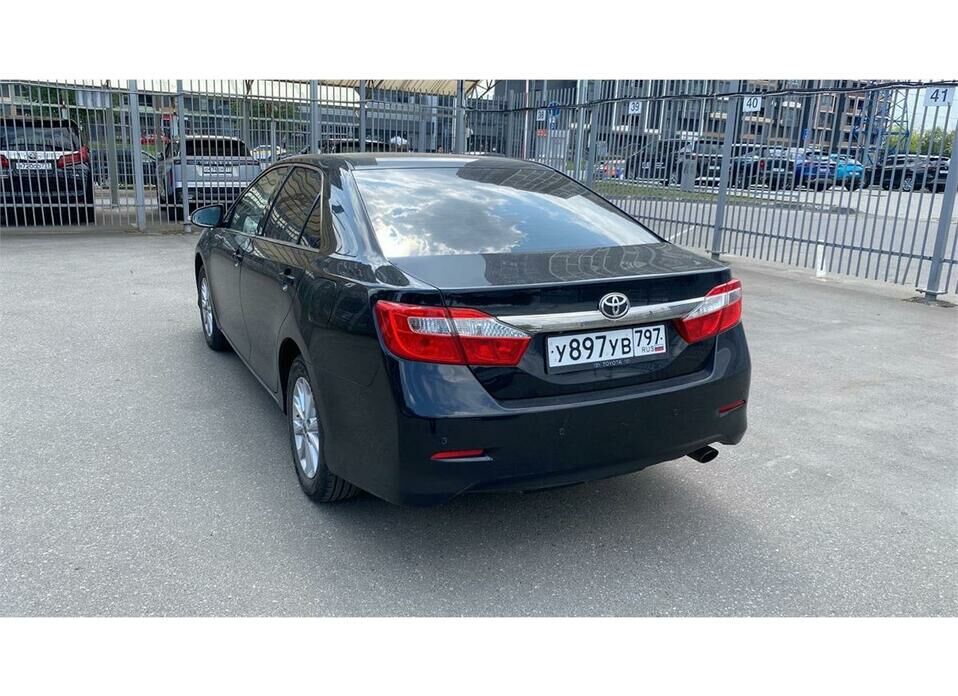 Toyota Camry 2.5 AT (181 л.с.)