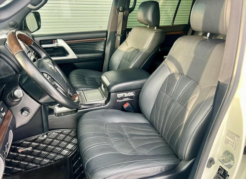 Toyota Land Cruiser, 200 Series Рестайлинг 2 4.5d AT (249 л.с.) 4WD