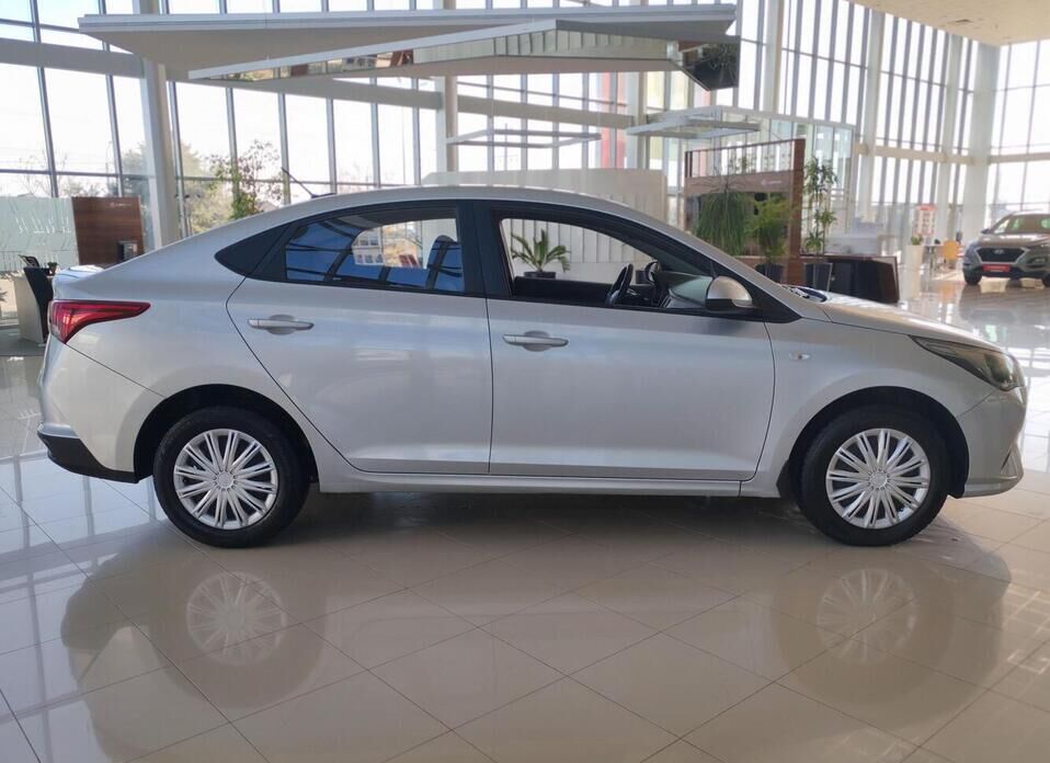 Hyundai Solaris, II Рестайлинг 1.6 AT (123 л.с.)