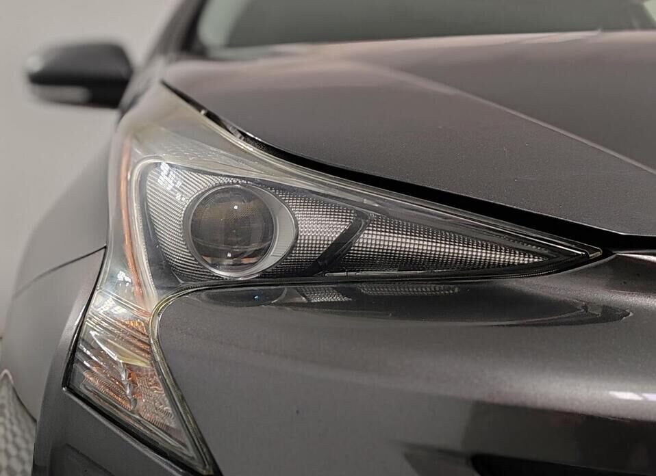 Toyota Prius 1.8hyb AT (98 л.с.)
