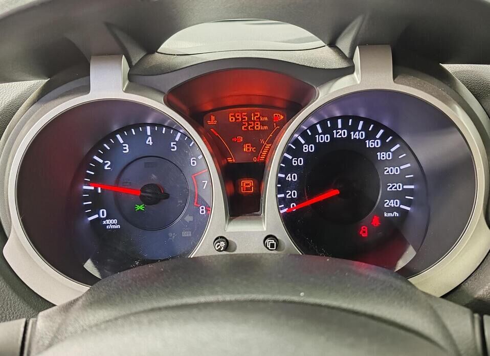 Nissan Juke, I 1.6 CVT (117 л.с.)