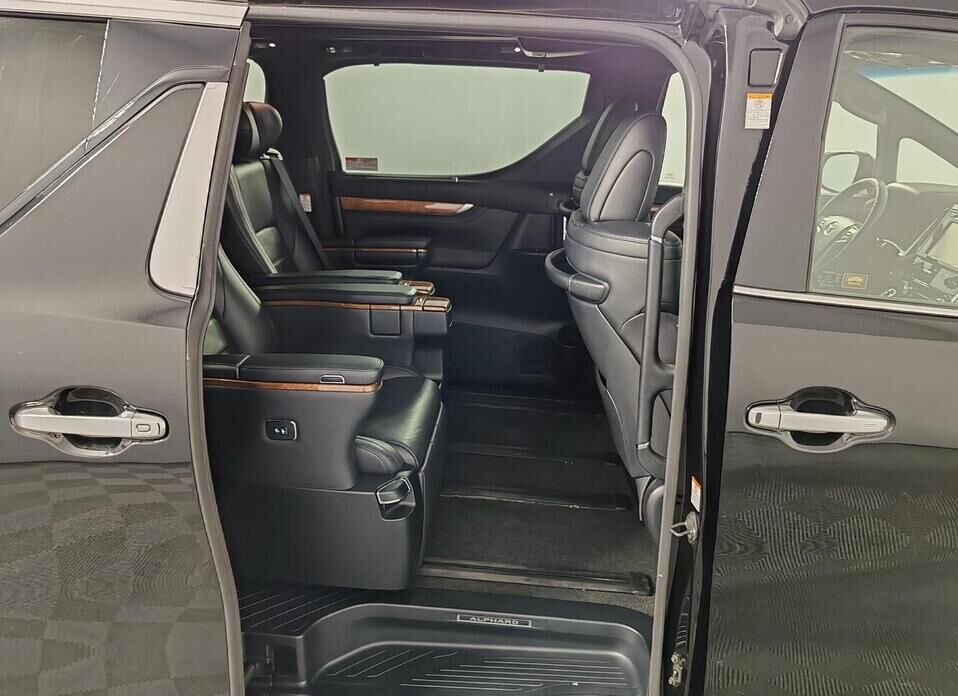 Toyota Alphard 3.5 AT (275 л.с.)