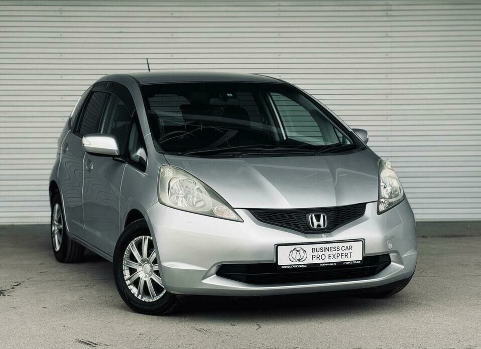 Honda Fit 1.3 CVT (100 л.с.)