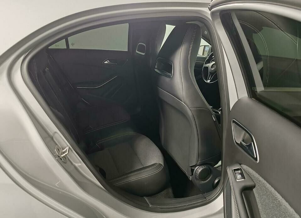 Mercedes-Benz A-Класс 180 1.6 AMT (122 л.с.)