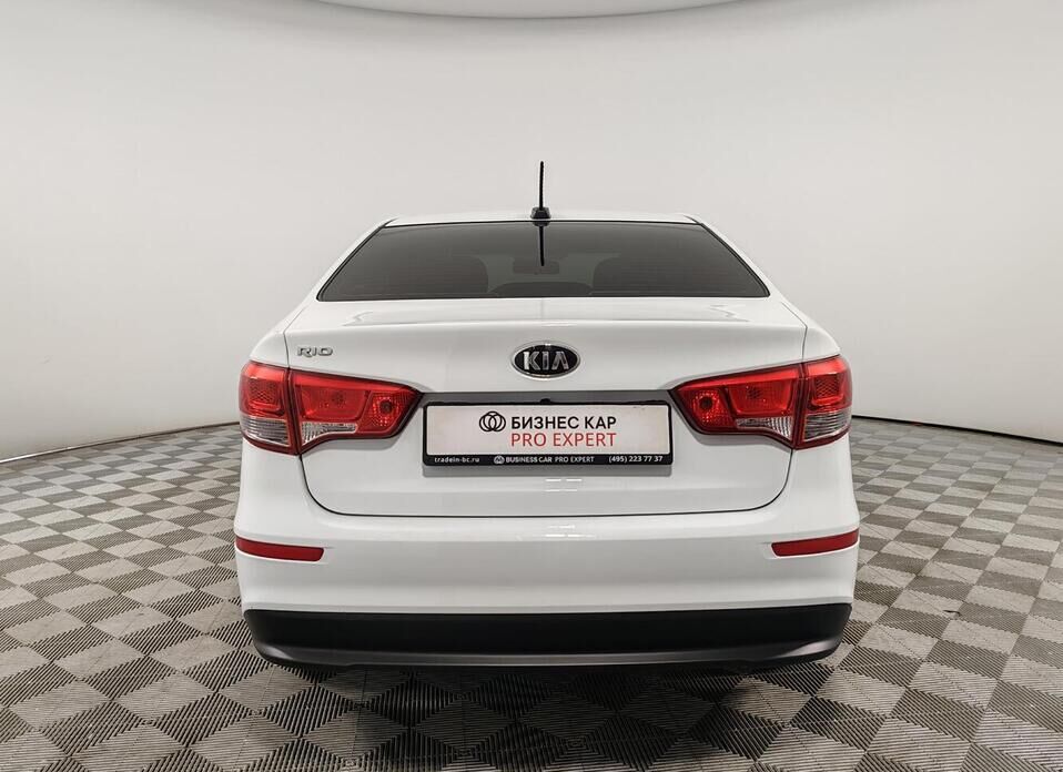Kia Rio, III Рестайлинг 1.6 MT (123 л.с.)