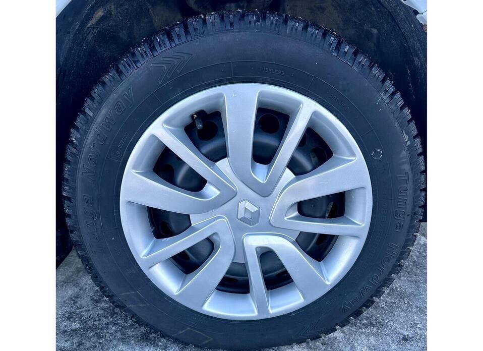 Renault Logan, II Рестайлинг 1.6 MT (82 л.с.)