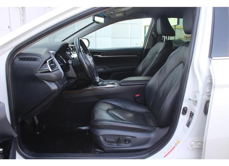 Toyota Camry, VIII (XV70) 2.5 AT (181 л.с.)