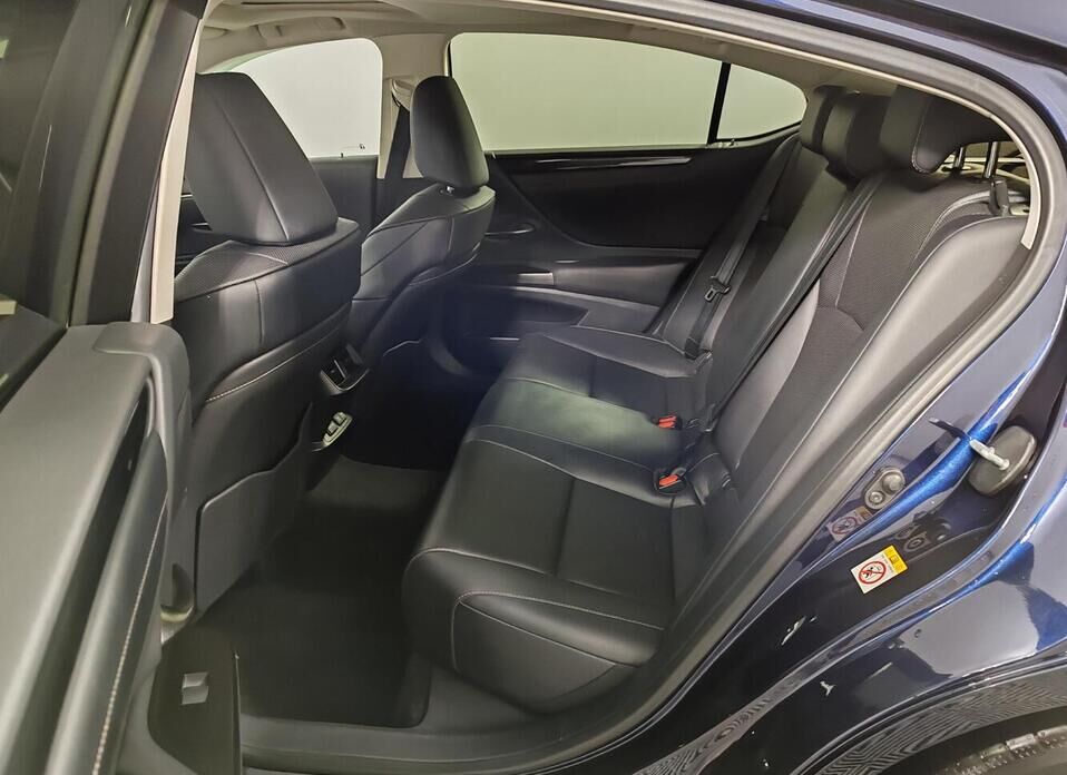 Lexus ES 250 2.5 AT (200 л.с.)