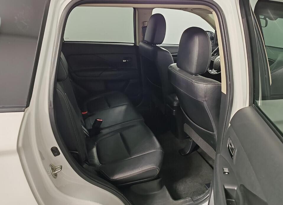 Mitsubishi Outlander, III Рестайлинг 2 2.0 CVT (146 л.с.) 4WD
