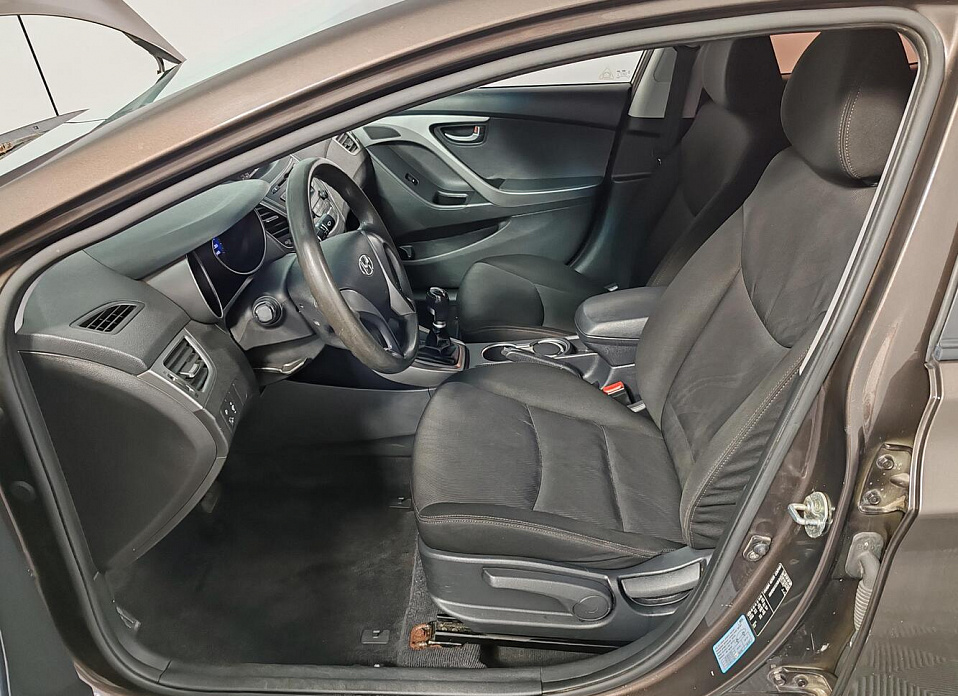 Hyundai Elantra, V (MD) Рестайлинг 1.6 MT (132 л.с.)