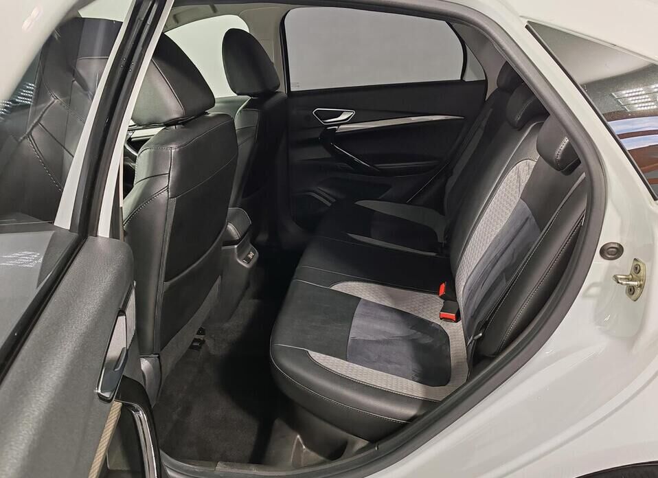 LADA (ВАЗ) Vesta, I Рестайлинг (NG) 1.6 MT (106 л.с.)