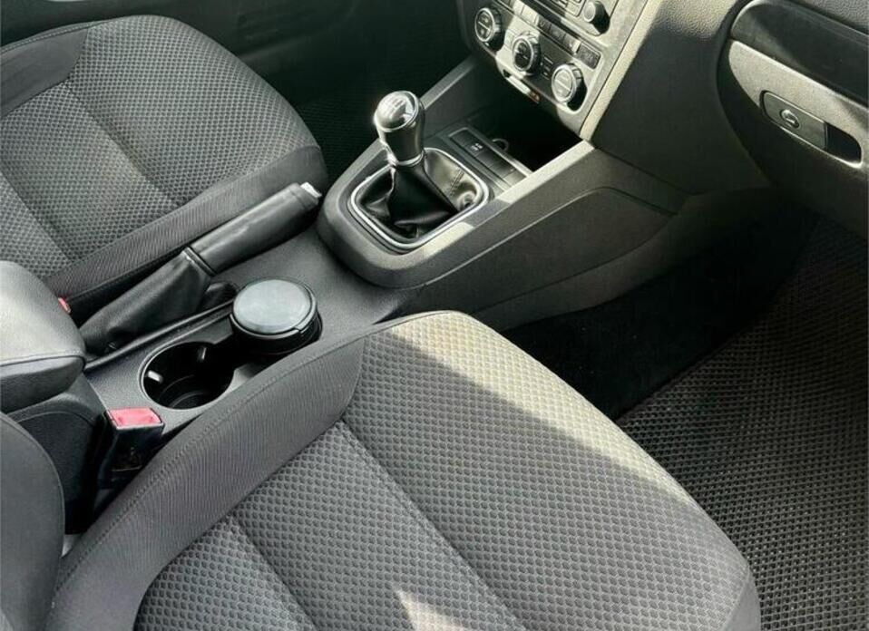 Volkswagen Jetta, VI 1.4 MT (122 л.с.)