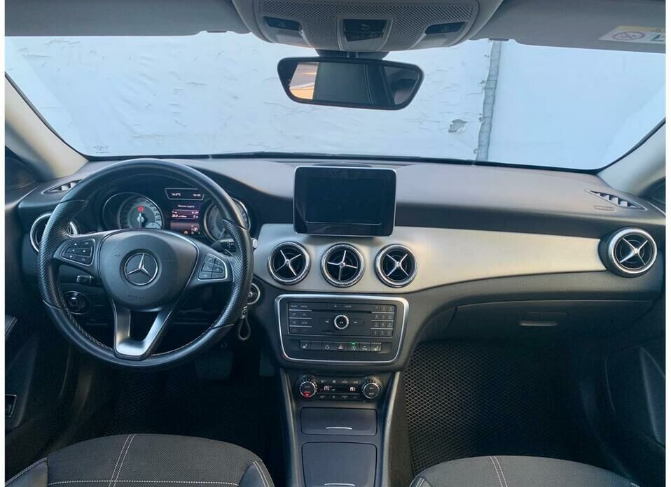 Mercedes-Benz CLA 200 1.6 AMT (156 л.с.)