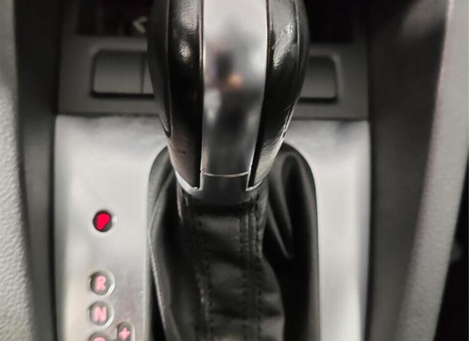 Volkswagen Jetta, VI 1.4 AMT (122 л.с.)