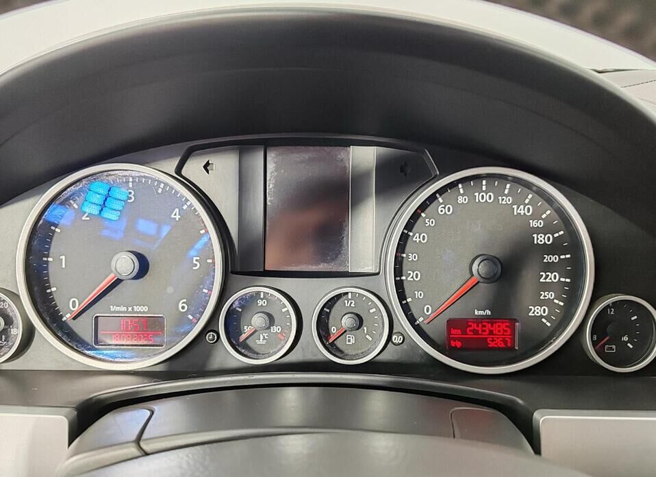 Volkswagen Touareg, I Рестайлинг 2.5d AT (174 л.с.) 4WD