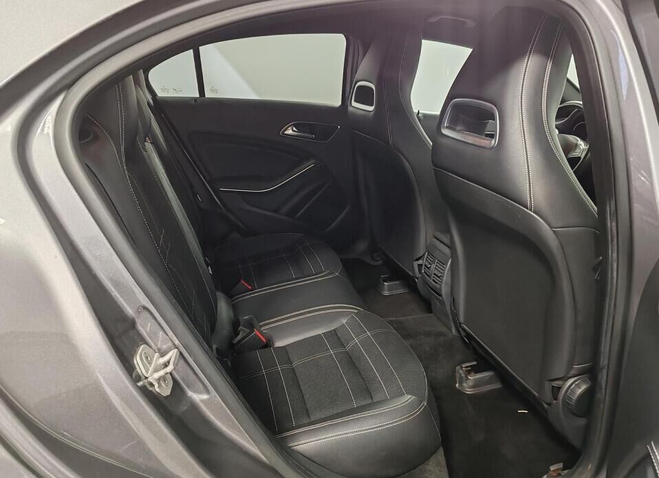 Mercedes-Benz A-Класс, III (W176) Рестайлинг 180 1.6 AMT (122 л.с.)