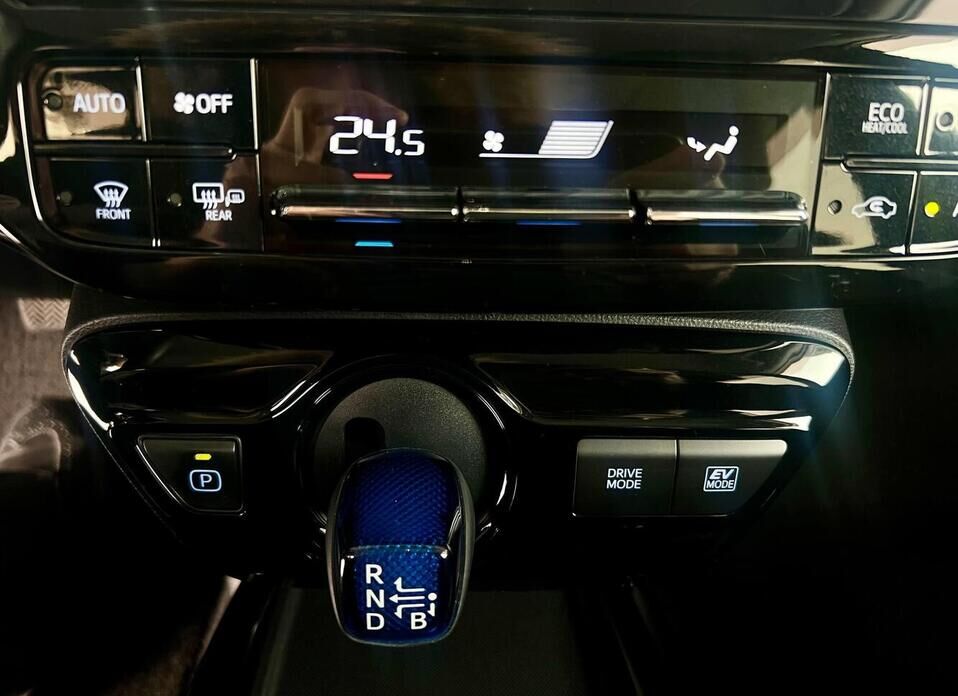 Toyota Prius, IV Рестайлинг (XW50) 1.8hyb AT (98 л.с.)