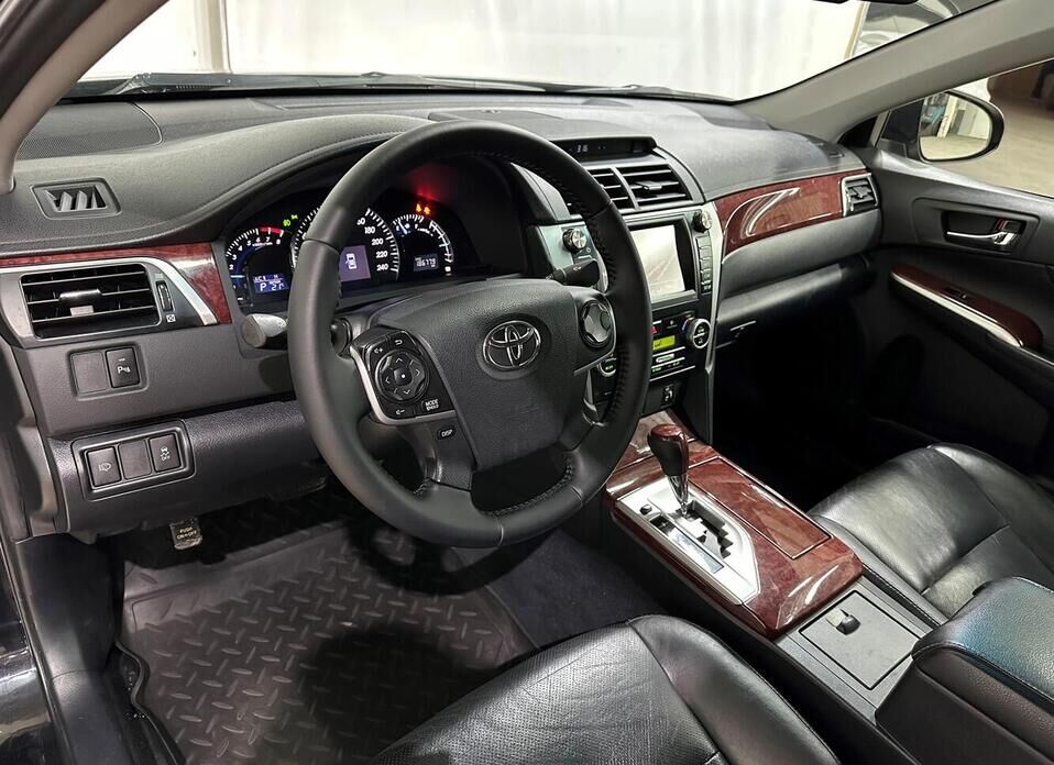 Toyota Camry, VII (XV50) 2.5 AT (181 л.с.)