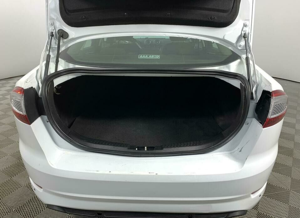 Ford Mondeo 1.6 MT (120 л.с.)