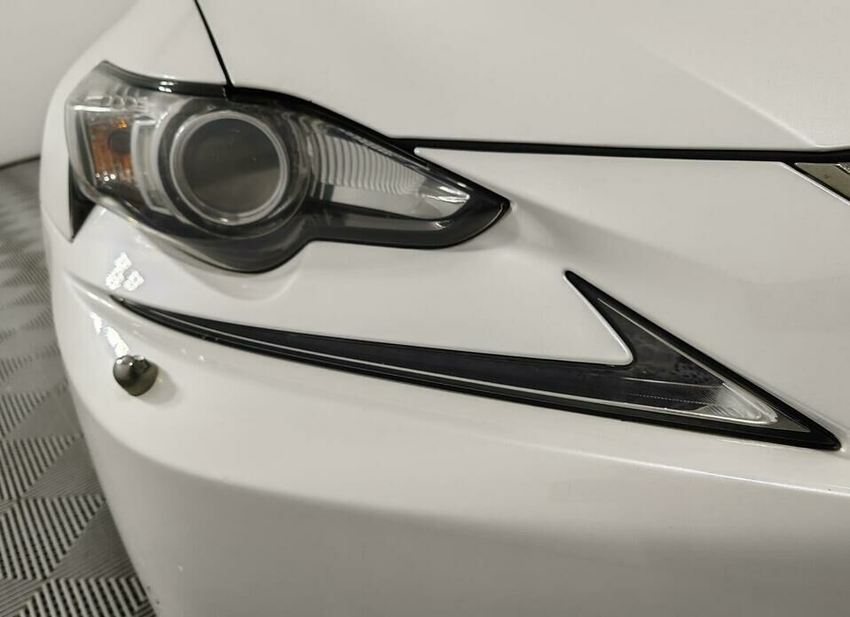 Lexus IS 250 2.5 AT (208 л.с.)