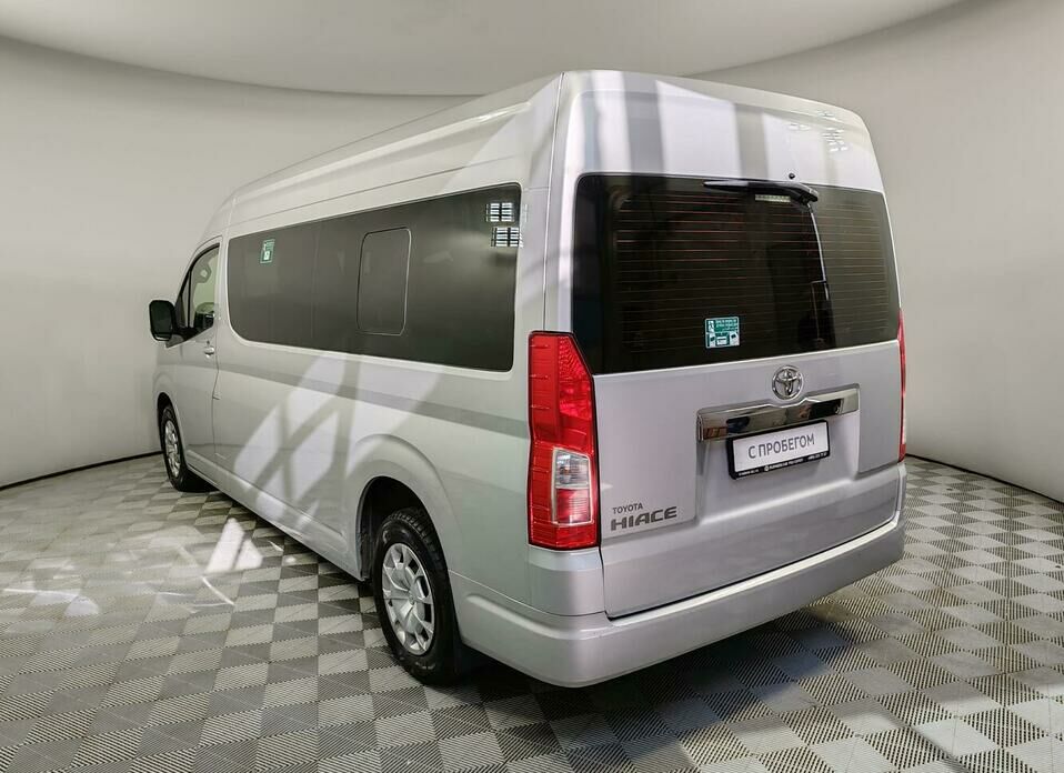 Toyota HiAce 2.8d MT (150 л.с.)