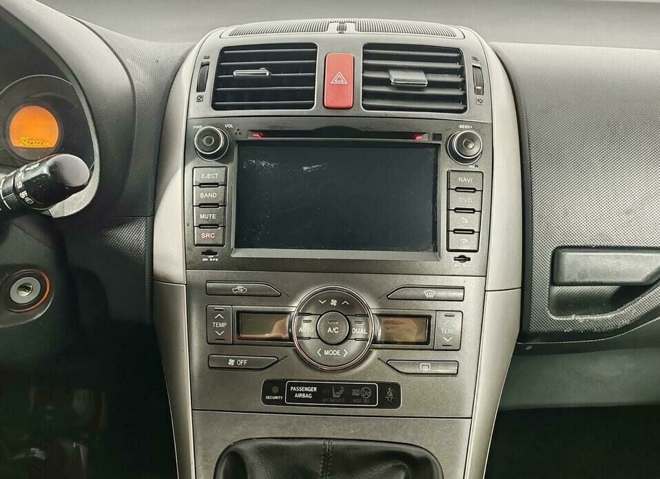 Toyota Auris 1.6 MT (124 л.с.)