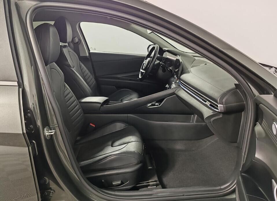 Hyundai Elantra 2.0 AT (150 л.с.)