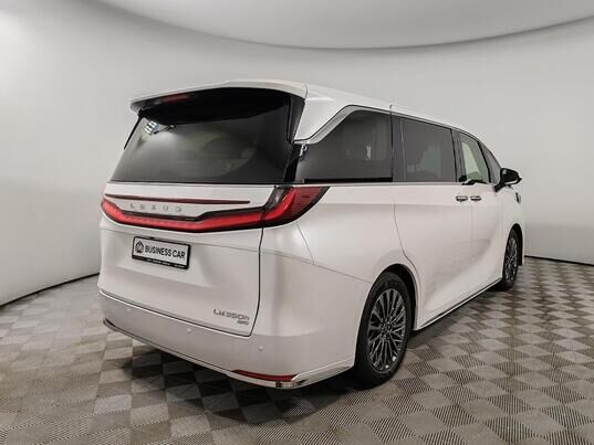 Lexus LM