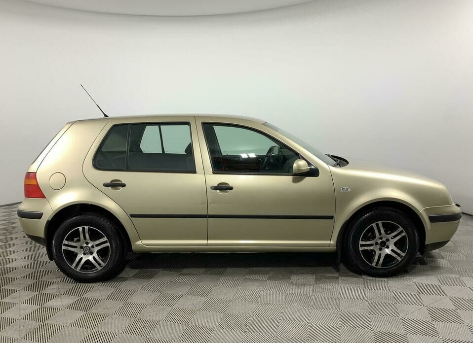 Volkswagen Golf 1.6 AT (101 л.с.)