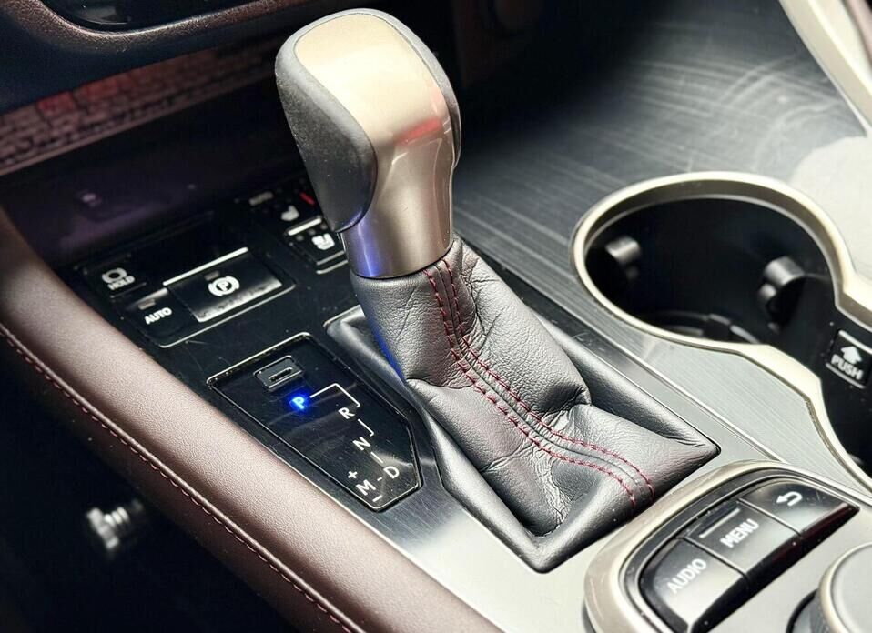 Lexus RX, IV 200t 2.0 AT (238 л.с.)