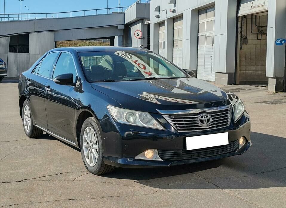 Toyota Camry 2.5 AT (181 л.с.)