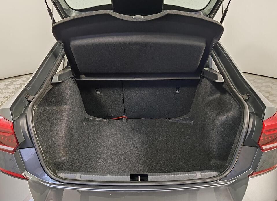 Volkswagen Polo 1.6 MT (110 л.с.)