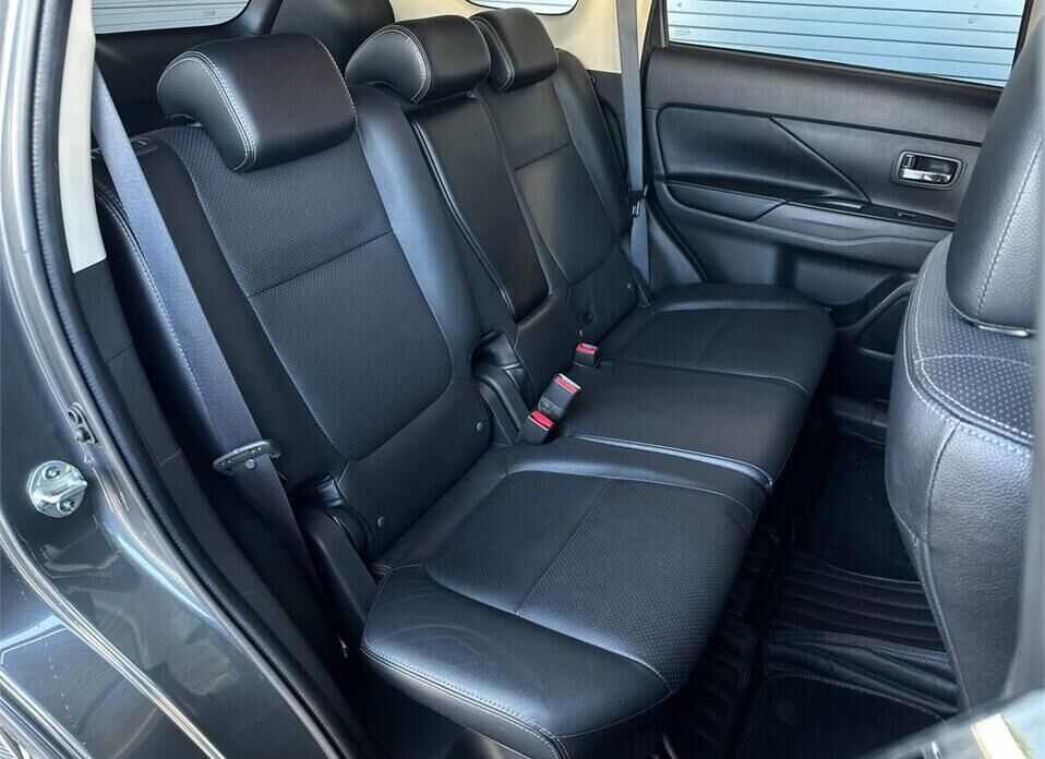 Mitsubishi Outlander 3.0 AT (227 л.с.) 4WD