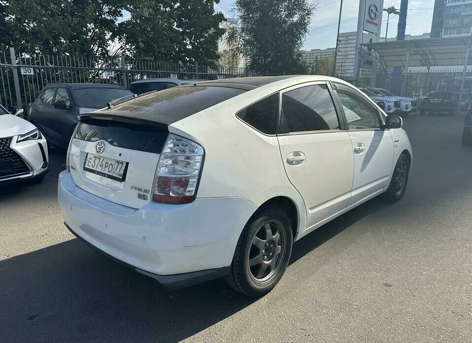 Toyota Prius 1.5hyb AT (77 л.с.)